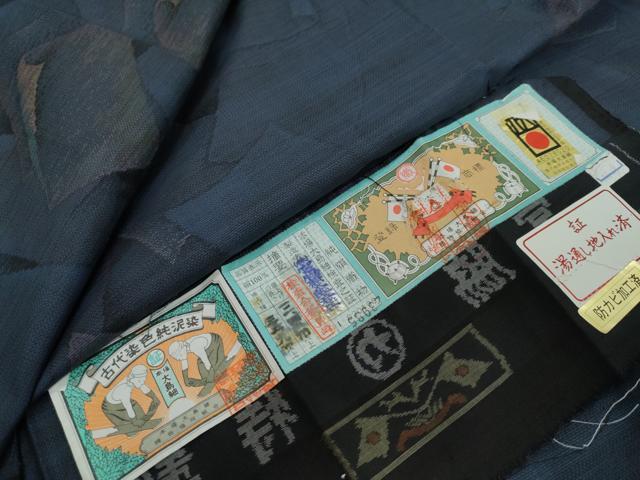 平和屋着物●本場大島紬　9マルキ　古代染色純泥染　色紙重ね文　鈴乃屋扱い　宮脇廉太郎商店謹製　証紙付き　正絹　逸品　DABI2288ud