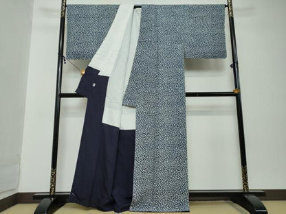 平和屋着物●藍造り国選定無形文化財　藍師・佐藤昭人　小紋　石畳文　藍香房　反端付き　正絹　逸品　DABI2289ud