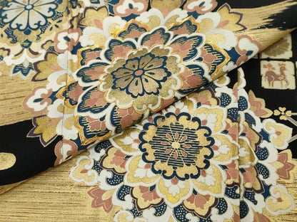 平和屋着物●豪華黒留袖　駒刺繍　鳥獣草花文　金彩　正絹　逸品　DABI2329ud