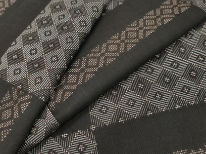 平和屋着物●本場大島紬　龍郷絣　菱文　正絹　逸品　DABI2484ud