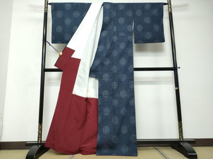 平和屋着物●本場結城紬　重要無形文化財　80亀甲　飛び亀甲柄　抽象文様　証紙付き　正絹　逸品　DABI2495ud