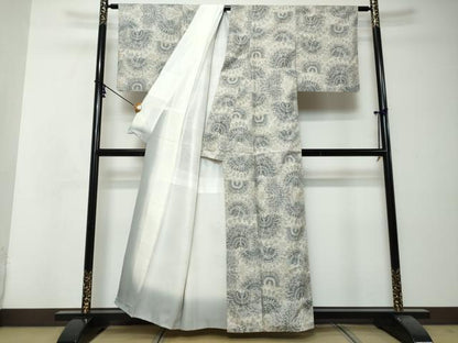 平和屋着物●本場大島紬　白大島　7マルキ　総絣　孔雀文　正絹　逸品　DABI2801ud