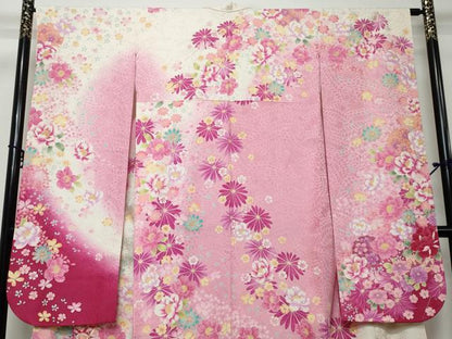 平和屋着物●豪華振袖　舞花文　暈し染め　金彩　銀通し地　正絹　逸品　DABI2833ud