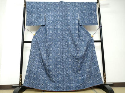 平和屋着物●上質な小紋　紬地　藍　型染め　更紗花唐草文　正絹　逸品　DABI2923ud