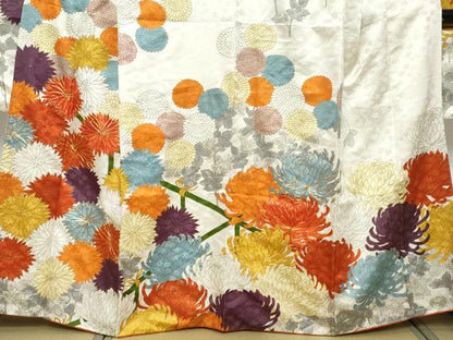 平和屋着物●豪華振袖　駒刺繍　草花文　金彩　正絹　逸品　DABI2944ud