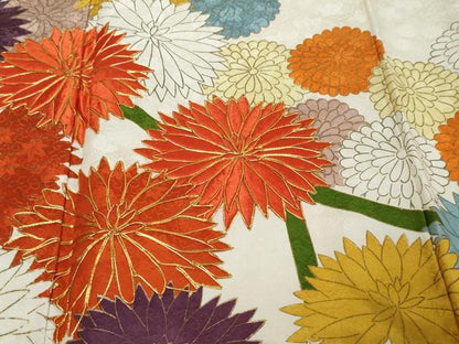 平和屋着物●豪華振袖　駒刺繍　草花文　金彩　正絹　逸品　DABI2944ud