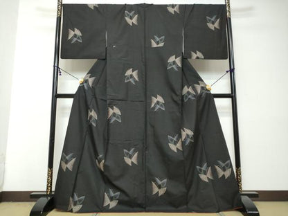 平和屋着物●本場大島紬　9マルキ　地空き　舞蝶文　やまと誂製　正絹　逸品　DABI2961ud