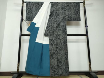 平和屋着物●本場大島紬　7マルキ　幾何学文様　正絹　逸品　DABI2978ud