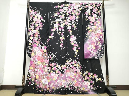 平和屋着物●豪華振袖　流水草花文　暈し染め　黒地　金彩　銀通し地　正絹　逸品　DABI2980ud
