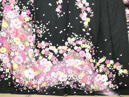 平和屋着物●豪華振袖　流水草花文　暈し染め　黒地　金彩　銀通し地　正絹　逸品　DABI2980ud