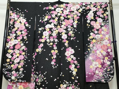 平和屋着物●豪華振袖　流水草花文　暈し染め　黒地　金彩　銀通し地　正絹　逸品　DABI2980ud