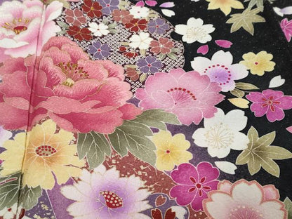 平和屋着物●豪華振袖　流水草花文　暈し染め　黒地　金彩　銀通し地　正絹　逸品　DABI2980ud