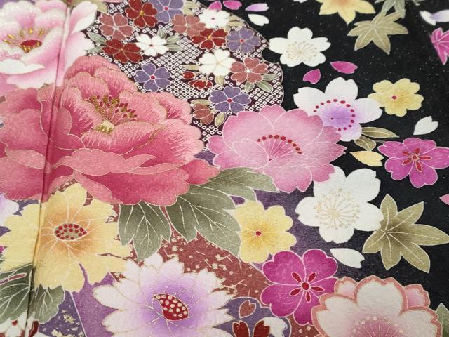 平和屋着物●豪華振袖　流水草花文　暈し染め　黒地　金彩　銀通し地　正絹　逸品　DABI2980ud