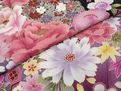 平和屋着物●豪華振袖　流水草花文　暈し染め　黒地　金彩　銀通し地　正絹　逸品　DABI2980ud