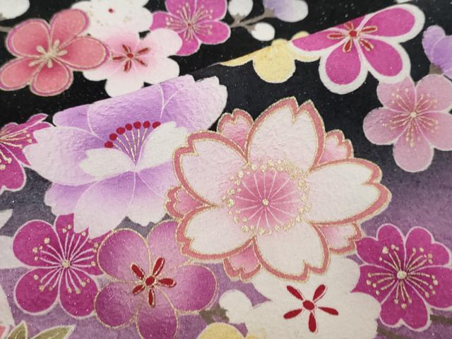 平和屋着物●豪華振袖　流水草花文　暈し染め　黒地　金彩　銀通し地　正絹　逸品　DABI2980ud