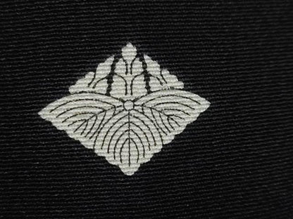 平和屋着物●豪華黒留袖　駒刺繍　地紙飛鶴花文　金彩　正絹　逸品　DABI2998ud