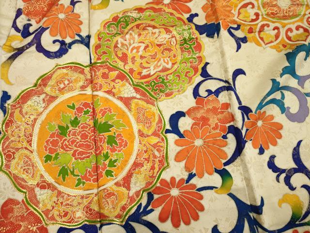 平和屋着物■豪華振袖　駒刺繍　絵皿花唐草文　金彩　正絹　逸品　DABI3838ya