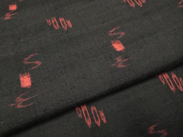 平和屋着物▽上質な紬　単衣　琉球絣文様　黒地　正絹　逸品　DABI4079du