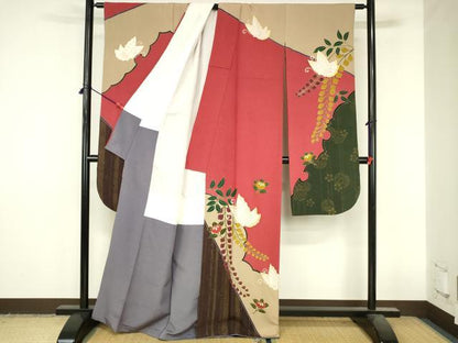 平和屋着物●豪華振袖　舞蝶花文　金銀彩　金通し地　正絹　逸品　DABI5117op