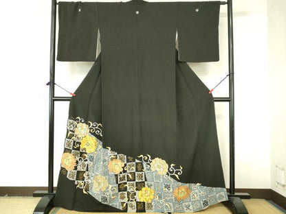 平和屋着物●豪華黒留袖　駒刺繍　吉祥牡丹唐草文　金彩　正絹　逸品　DABI5166op