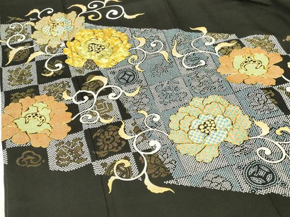 平和屋着物●豪華黒留袖　駒刺繍　吉祥牡丹唐草文　金彩　正絹　逸品　DABI5166op