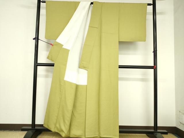 平和屋着物●上質な色無地　本草木染　霞地紋　青朽葉色　反端付き　正絹　逸品　DABI5226op