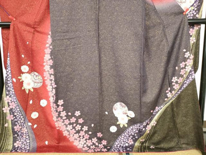 平和屋着物●豪華振袖　駒刺繍　舞桜　花鞠文　暈し染め　金彩　金通し地　正絹　逸品　DABI5245op