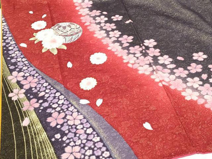 平和屋着物●豪華振袖　駒刺繍　舞桜　花鞠文　暈し染め　金彩　金通し地　正絹　逸品　DABI5245op