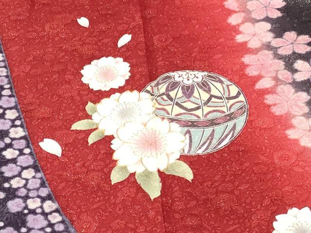 平和屋着物●豪華振袖　駒刺繍　舞桜　花鞠文　暈し染め　金彩　金通し地　正絹　逸品　DABI5245op