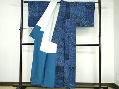 平和屋着物●上質な小紋　紬地　藍　型染　花唐草文　正絹　逸品　DABI5275op