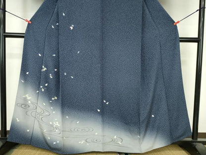 平和屋着物●訪問着　駒刺繍　流水舞桜文　暈し染め　銀彩　正絹　逸品　DABI5286op