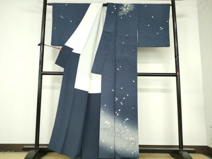 平和屋着物●訪問着　駒刺繍　流水舞桜文　暈し染め　銀彩　正絹　逸品　DABI5286op