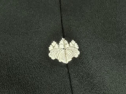 平和屋着物▼豪華黒留袖　駒刺繍　尾長鳥枝梅文　金彩　正絹　逸品　DABI5355op