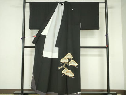 平和屋着物●豪華黒留袖　作家物　駒刺繍　流水枝松文　金彩　正絹　逸品　DABI5396op