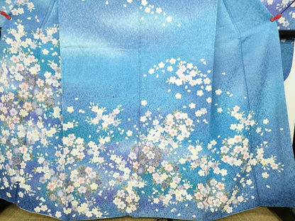 平和屋着物●豪華振袖　駒刺繍　舞桜　暈し染め　金通し地　鈴乃屋扱い　正絹　逸品　DABI5610op