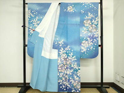 平和屋着物●豪華振袖　駒刺繍　舞桜　暈し染め　金通し地　鈴乃屋扱い　正絹　逸品　DABI5610op