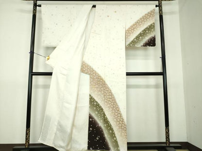平和屋着物●訪問着　作家物　駒刺繍　舞桜　暈し染め　金糸　反端付き　正絹　逸品　DABI6203ps