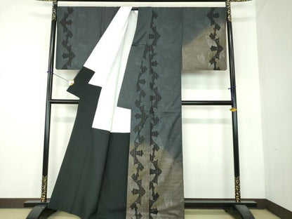 平和屋着物●染色家　岸上純平　本場大島紬　訪問着　9マルキ　舞蝶文　正絹　逸品　DABI6409ps