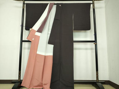 平和屋着物●世界的人形師 辻村寿三郎 ジュサブロー 色無地 ワンポイント 刺繍 兎 赤墨色 鬼しぼ縮緬 金糸 銀座世きね扱い 逸品 DABI6419