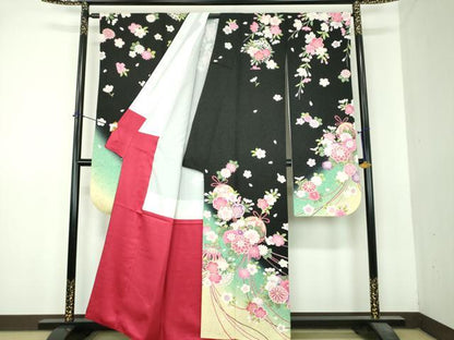 平和屋着物●豪華振袖　舞桜　薬玉花文　暈し染め　黒地　金彩　金通し地　正絹　逸品　DABI6424ps
