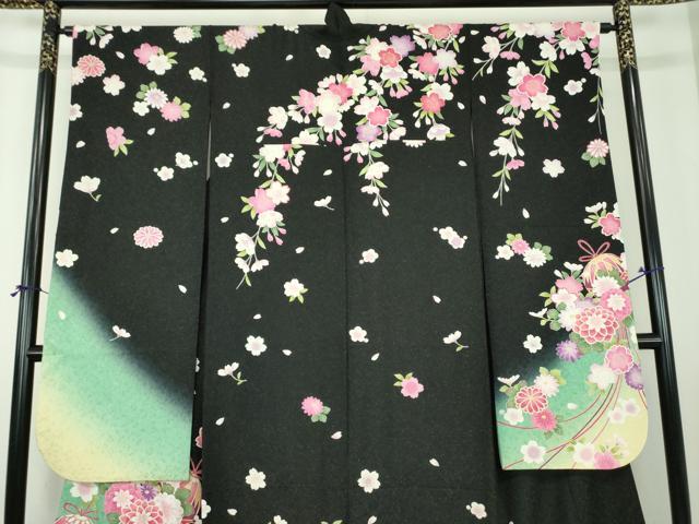 平和屋着物●豪華振袖　舞桜　薬玉花文　暈し染め　黒地　金彩　金通し地　正絹　逸品　DABI6424ps