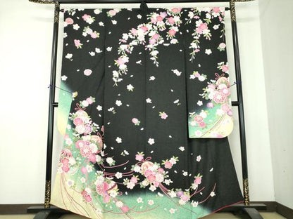 平和屋着物●豪華振袖　舞桜　薬玉花文　暈し染め　黒地　金彩　金通し地　正絹　逸品　DABI6424ps