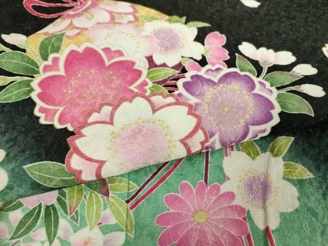 平和屋着物●豪華振袖　舞桜　薬玉花文　暈し染め　黒地　金彩　金通し地　正絹　逸品　DABI6424ps