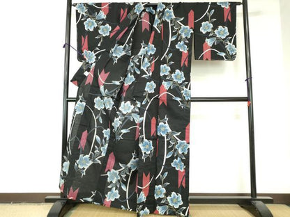 平和屋着物∴夏物　浴衣　注染　矢羽　百合　黒地　綿　逸品　未使用　DABI8907cd
