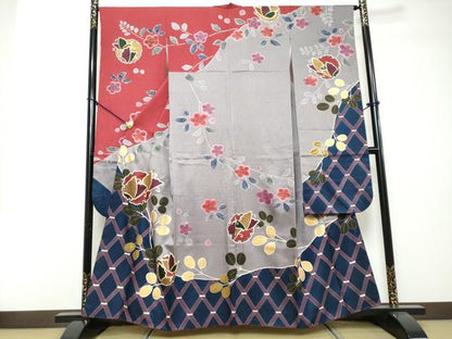 平和屋着物●豪華振袖　駒刺繍　雪輪花蝶文　金彩　銀通し地　正絹　逸品　DABI9099ud