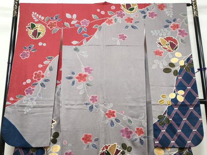 平和屋着物●豪華振袖　駒刺繍　雪輪花蝶文　金彩　銀通し地　正絹　逸品　DABI9099ud