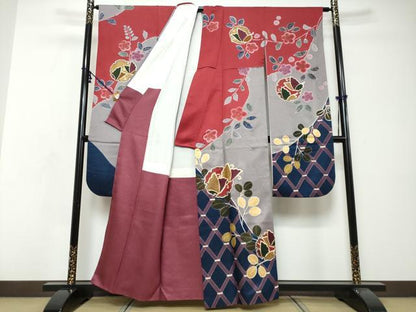 平和屋着物●豪華振袖　駒刺繍　雪輪花蝶文　金彩　銀通し地　正絹　逸品　DABI9099ud