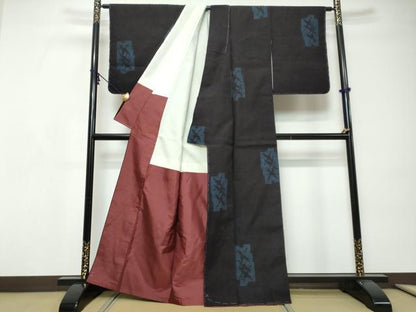 平和屋着物●本場結城紬　重要無形文化財　100亀甲　飛び亀甲柄　飛鶴文　正絹　逸品　未使用　DABI9151ud