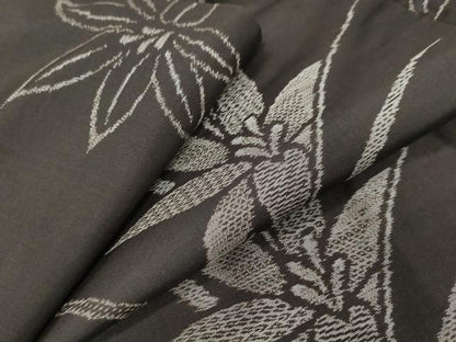 平和屋着物●本場大島紬　地空き　草花文　正絹　逸品　DABI9228ud