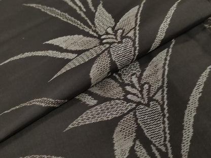 平和屋着物●本場大島紬　地空き　草花文　正絹　逸品　DABI9228ud